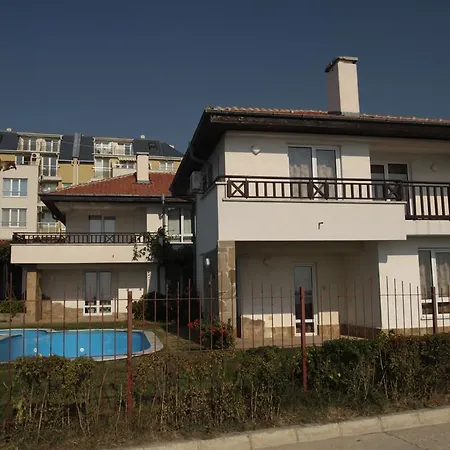 펜션 Villas Bilyana